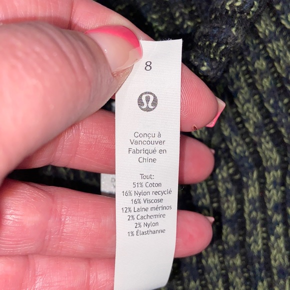 LULULEMON BLACK/GREEN Cropped Mock Turtleneck Sweater LIKE NEW - Picture 6 of 8